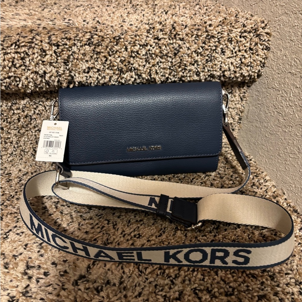 Michael Kors Blue Belt Bag with Cream Strap - Picture 2 of 5